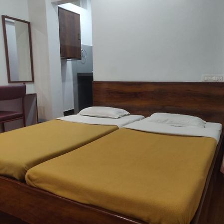 Hotel Parth Residency Kolhapur Esterno foto