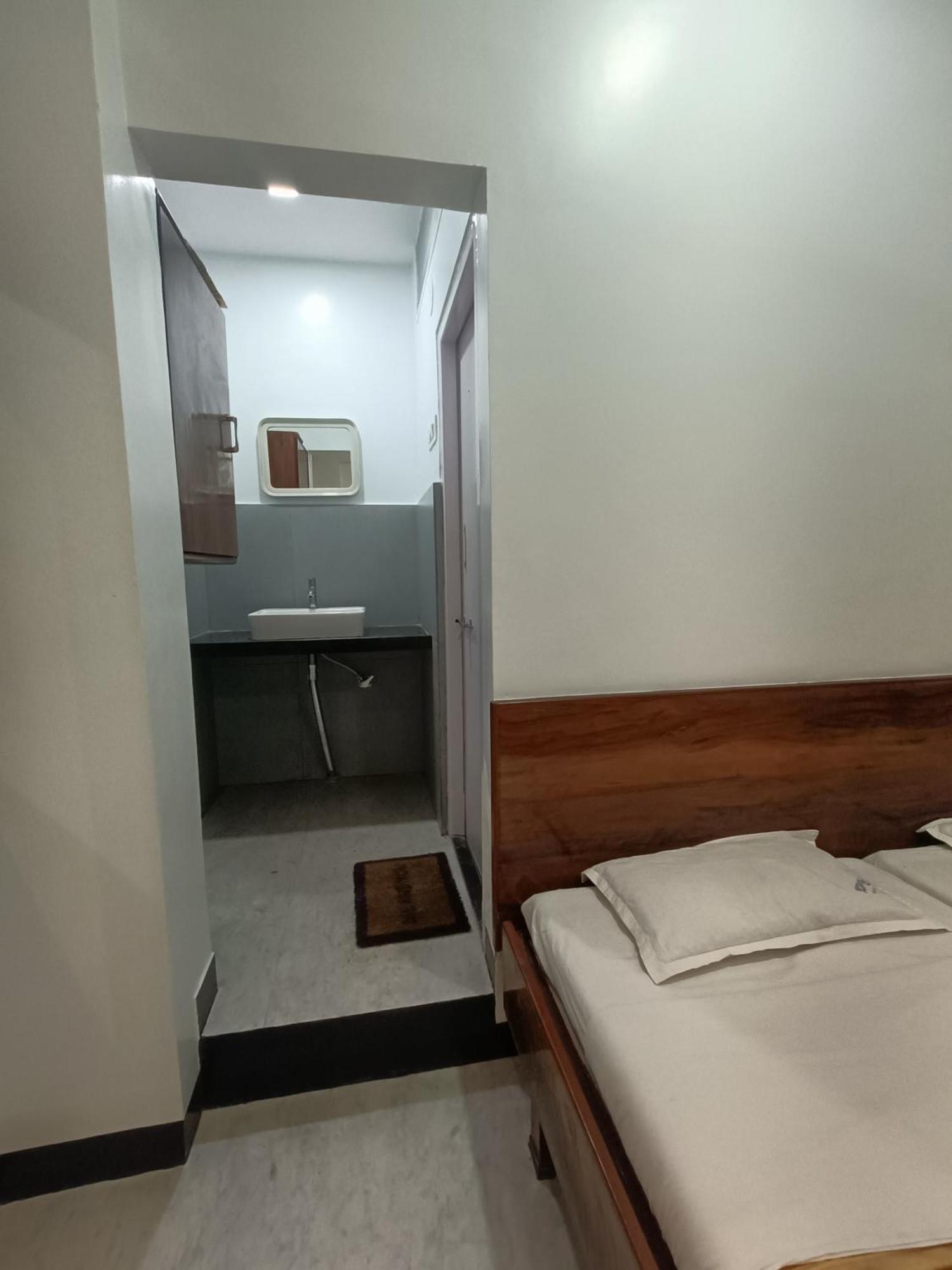 Hotel Parth Residency Kolhapur Esterno foto