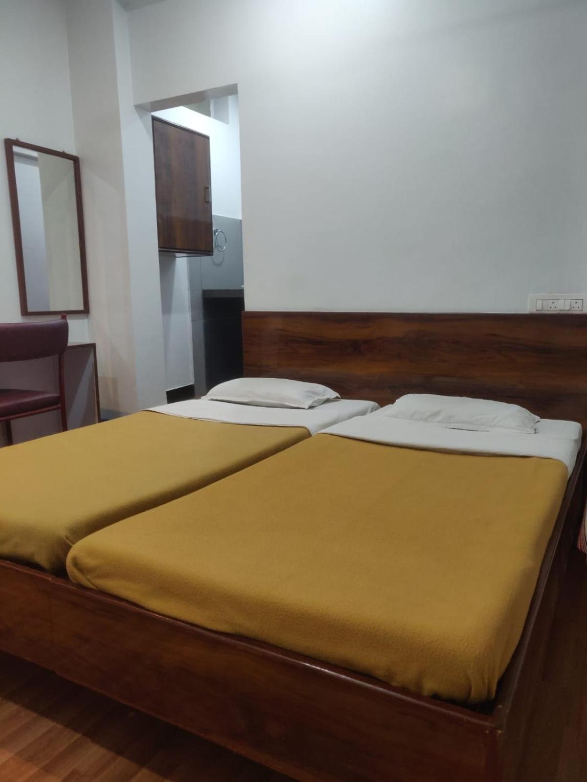 Hotel Parth Residency Kolhapur Esterno foto