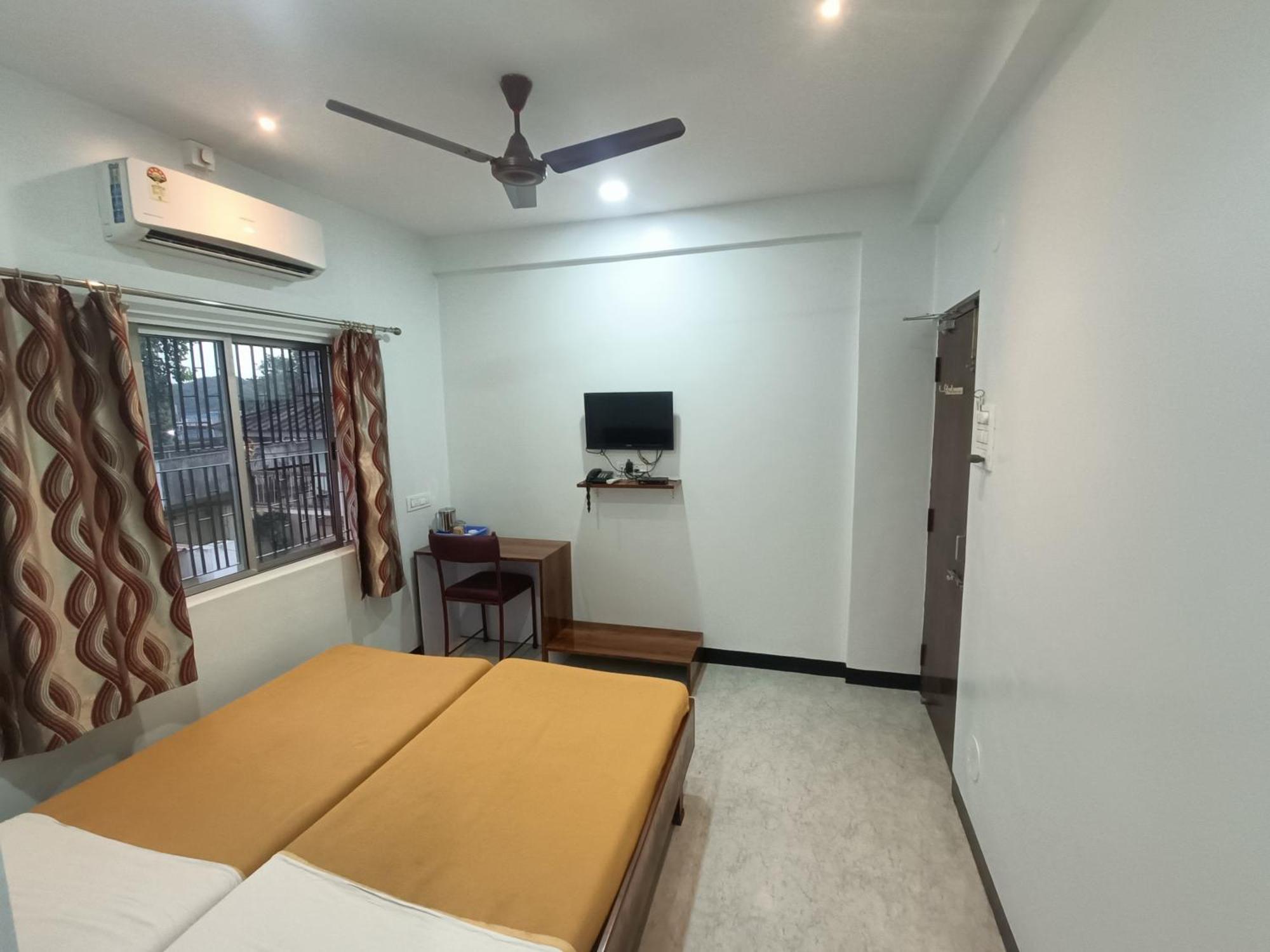 Hotel Parth Residency Kolhapur Esterno foto