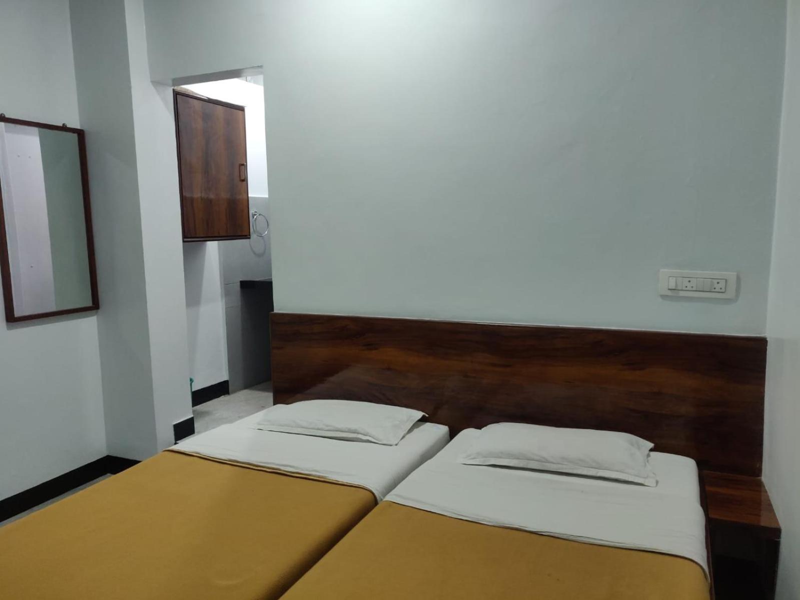 Hotel Parth Residency Kolhapur Esterno foto