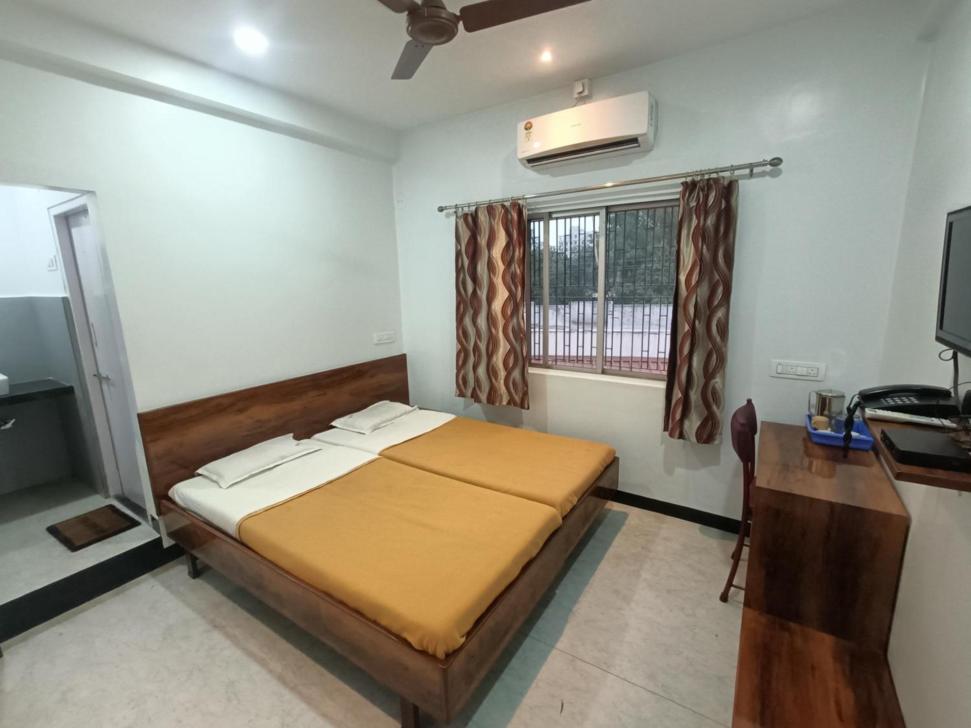 Hotel Parth Residency Kolhapur Esterno foto